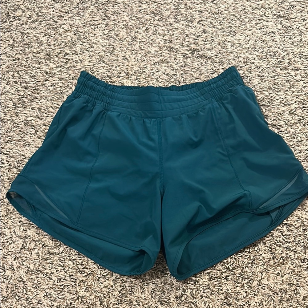 Lululemon Hotty Hot Shorts 4” lined size 6